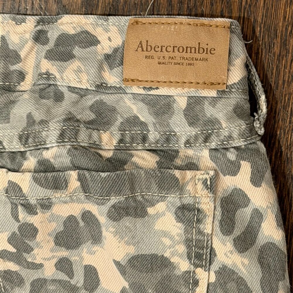 Abercrombie Kids Baggy Leopard Print Jeans | Girls Size 14 | Low Rise - Picture 8 of 8